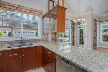 Wirth a spacious granite countertop and breakfast bar.