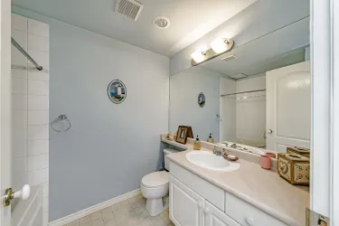 Full 4 piece bathroom!