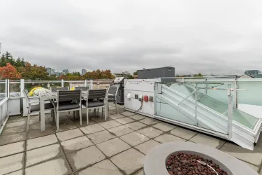 Spacious rooftop deck