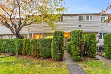 Located in Building H, this unit features a hedge-surrounded front patio and garden!