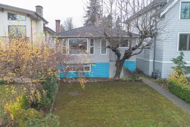 This one-owner home sits on the high side of the street! Popular Mountain View neighbourhood!