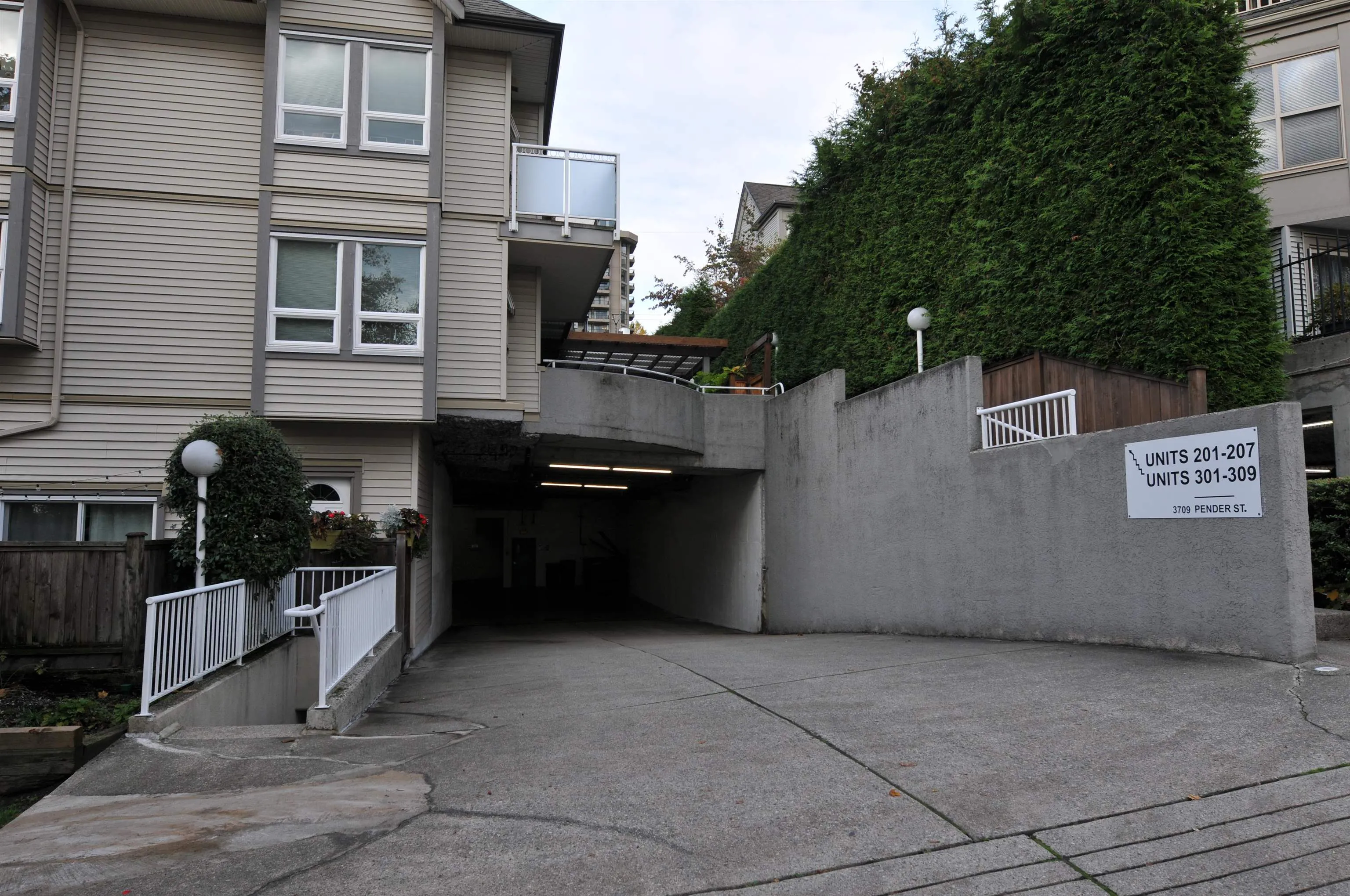 Access off Pender Street